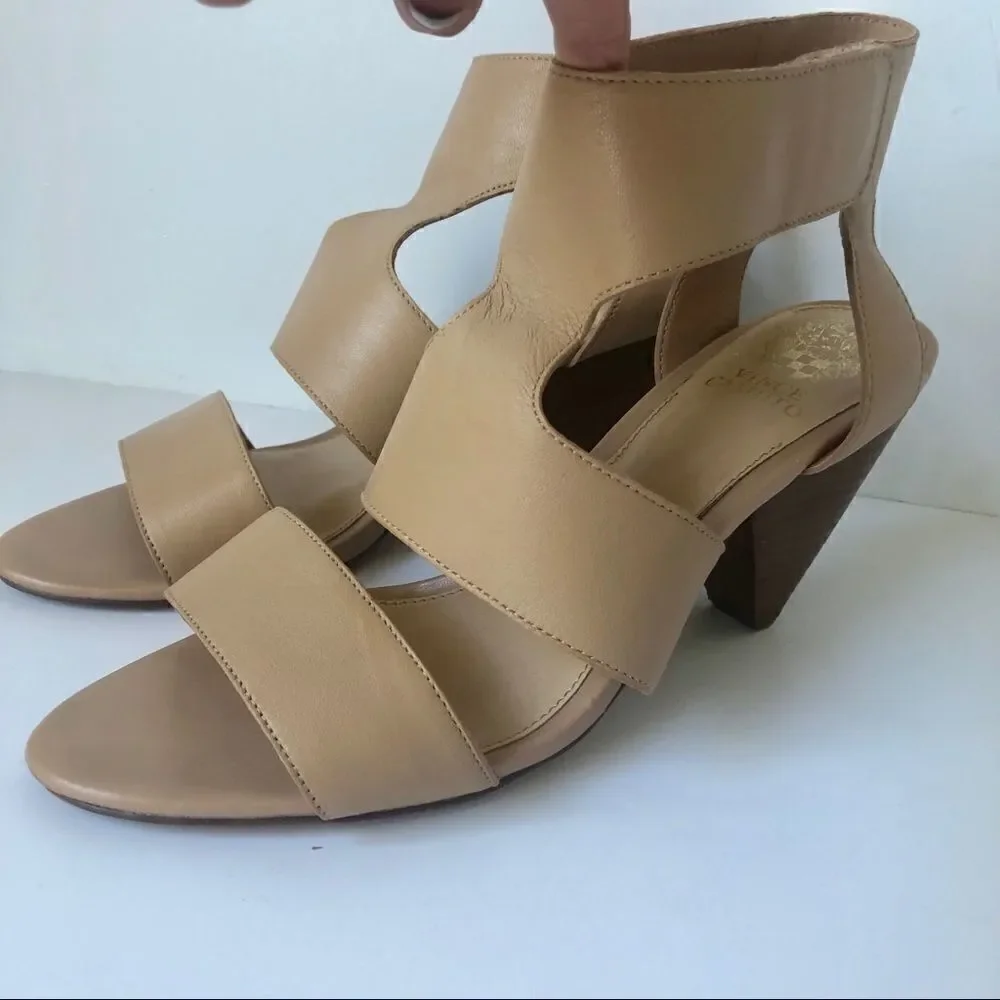 VINCE CAMUTO CAMEL LEATHER SANDALS - Picture 2 of 6